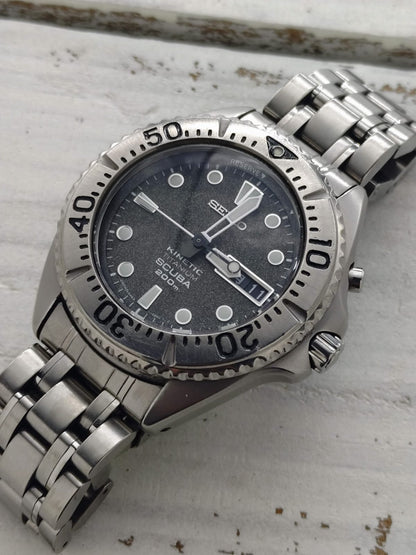 Seiko Kinetic Titanium Scuba 200 m – Ref. 5M63-0B40 – Caliber 5M63, titanium, diver's bezel – June 2006
