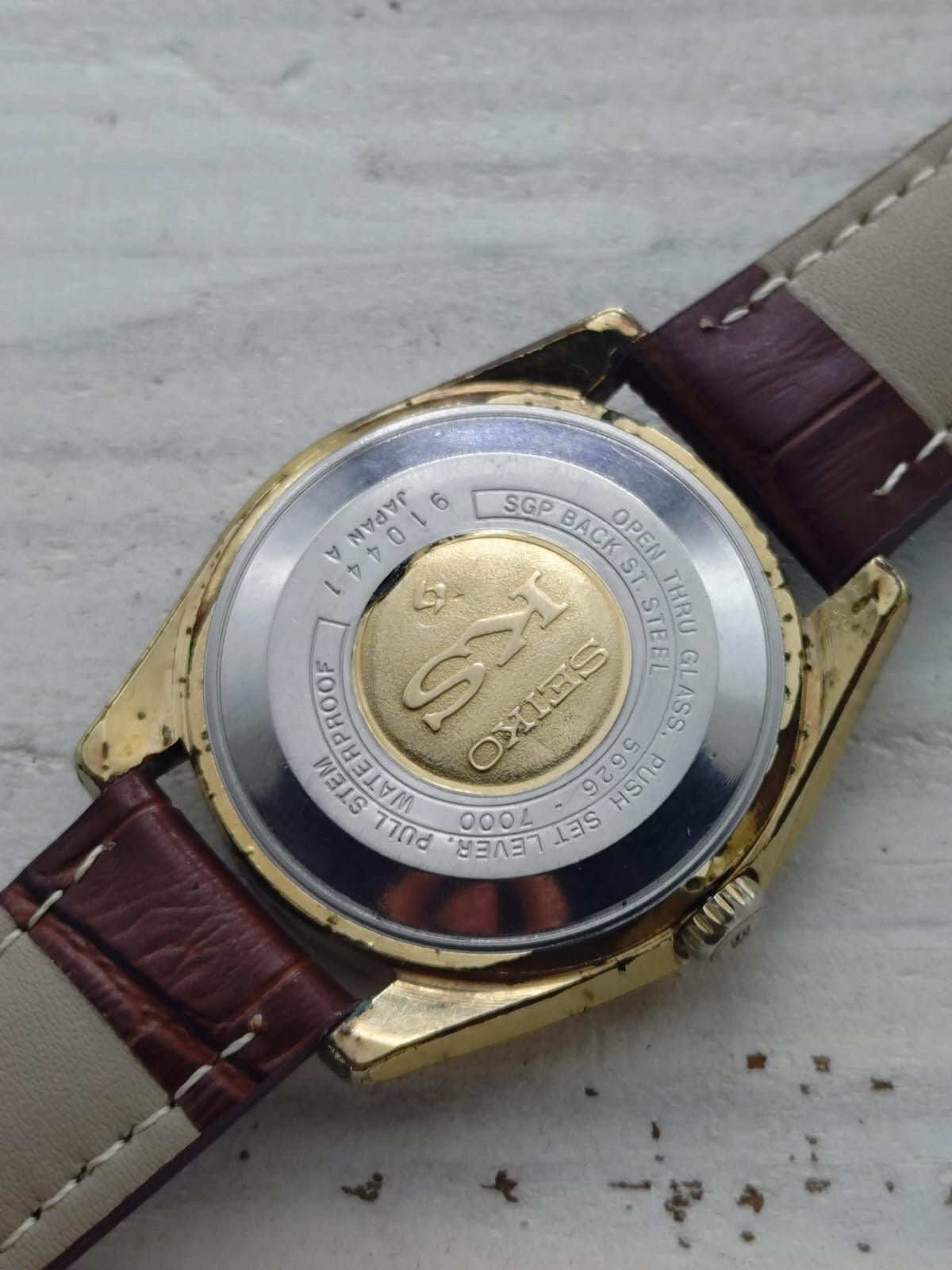 King Seiko Hi-Beat 5626-7000 – Calibre 5626A, Suwa Seikosha – boîtier plaqué or avec médaillon en or – janvier 1969 – récemment révisée