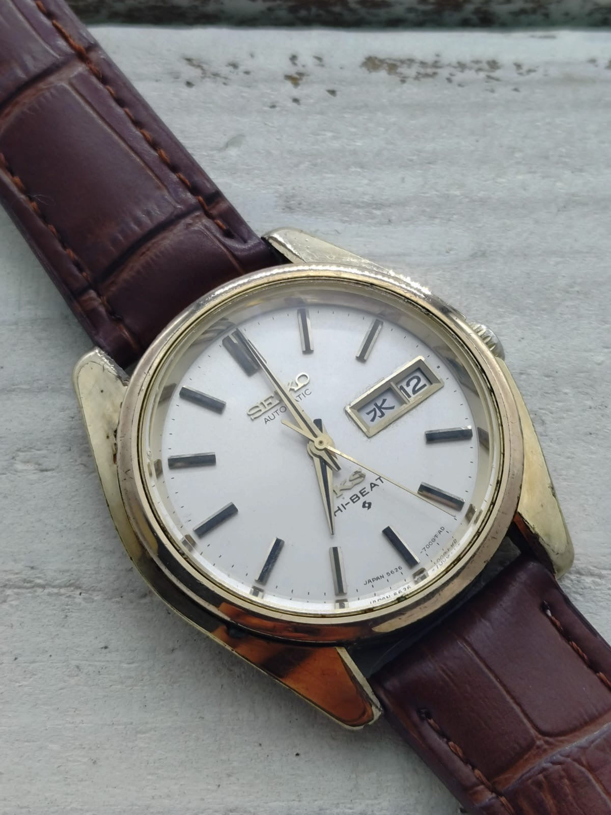 King Seiko Hi-Beat 5626-7000 – Calibre 5626A, Suwa Seikosha – boîtier plaqué or avec médaillon en or – janvier 1969 – récemment révisée