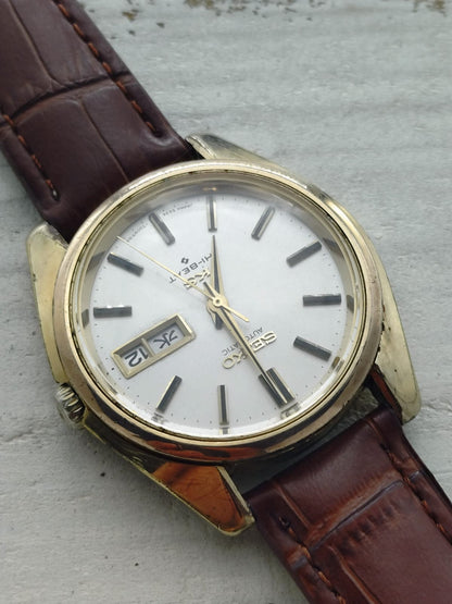 King Seiko Hi-Beat 5626-7000 – Calibre 5626A, Suwa Seikosha – boîtier plaqué or avec médaillon en or – janvier 1969 – récemment révisée