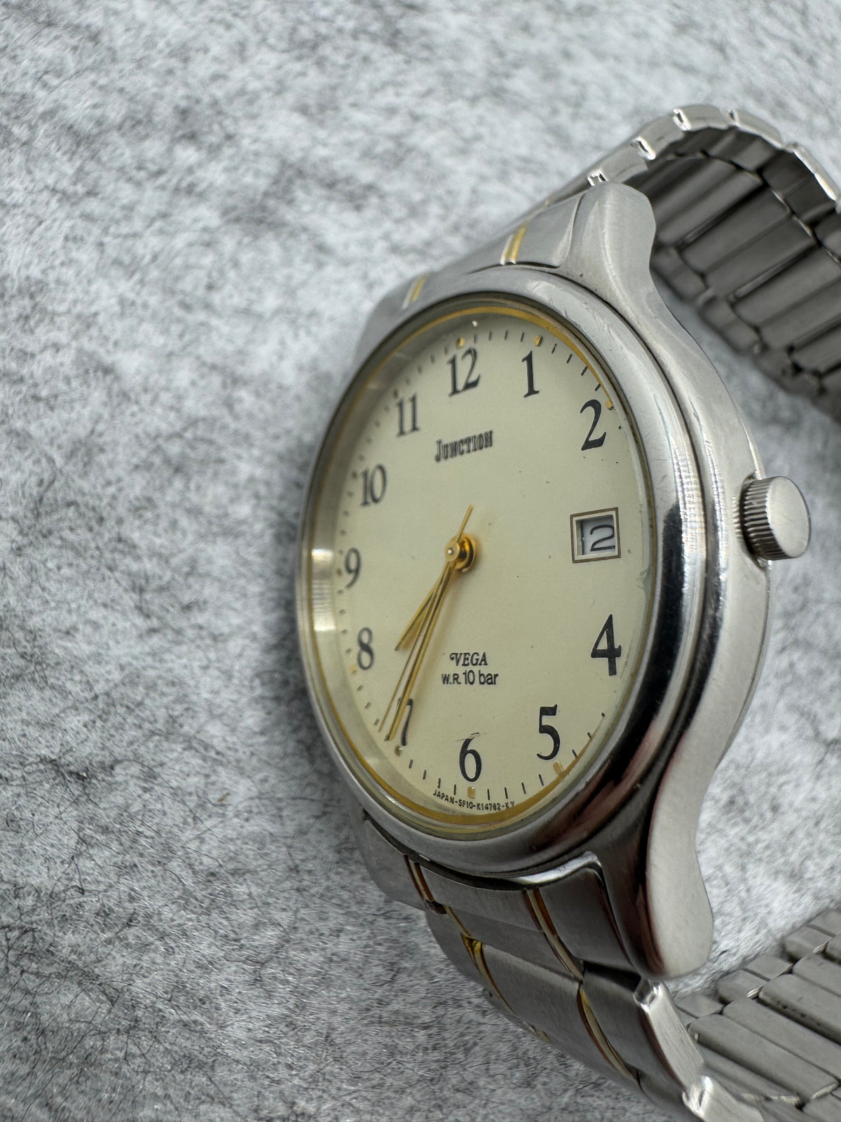 Citizen VEGA Junction Quartz – Ref. 5510-K04361 CKK – November 1992 – 10 bar, Date – Two-tone steel bracelet