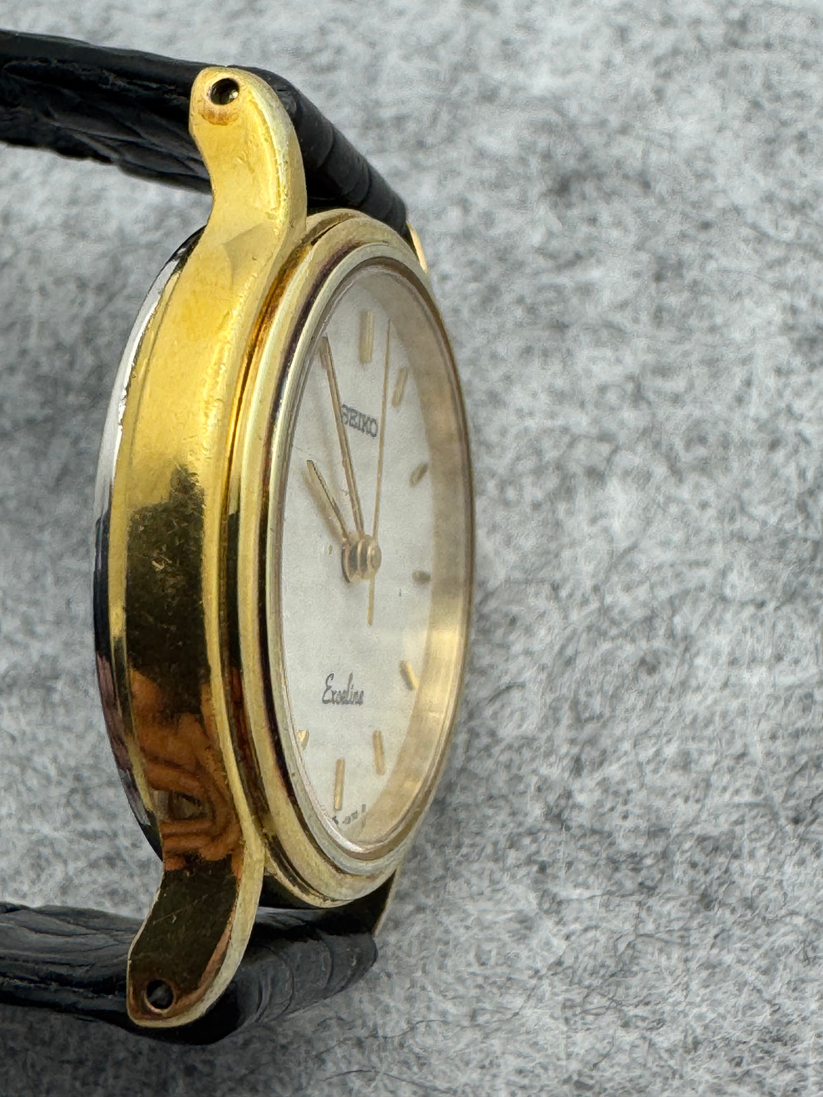 Seiko Exceline – Novembre 1986 – montre femme plaquée or avec couronne cabochon – Réf. 7321-0440