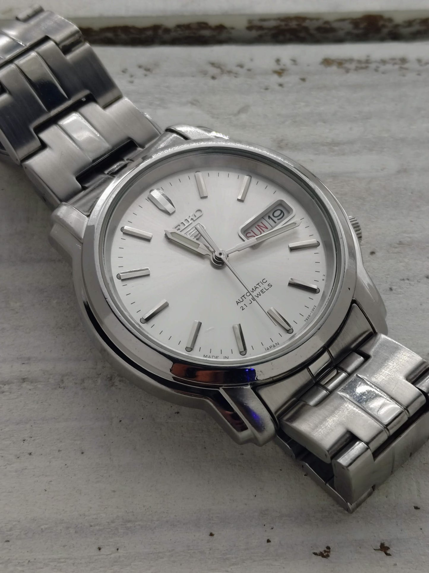 Seiko 5 Automatic SNKL81 (7S26-03S0) -ca. 2005-2010 – Silbernes Sunburst-Zifferblatt & Tag/Datum – 21 Jewels, Made in Japan