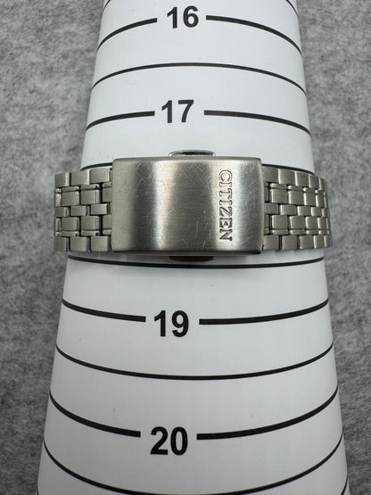 Citizen Quarz 5500-S023211 – November 1994 – quadratisches Gehäuse, Tag/Datum, 10 bar – originales Stahlarmband