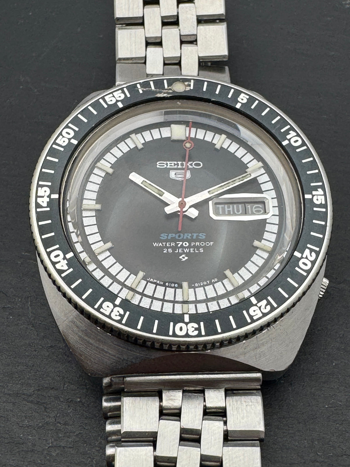 Seiko 5 Sports 6106-8120 – Kaliber 6106, Suwa Seikosha – drehbare Lünette, „Water 70 Proof" – September 1968 – frisch revidiert