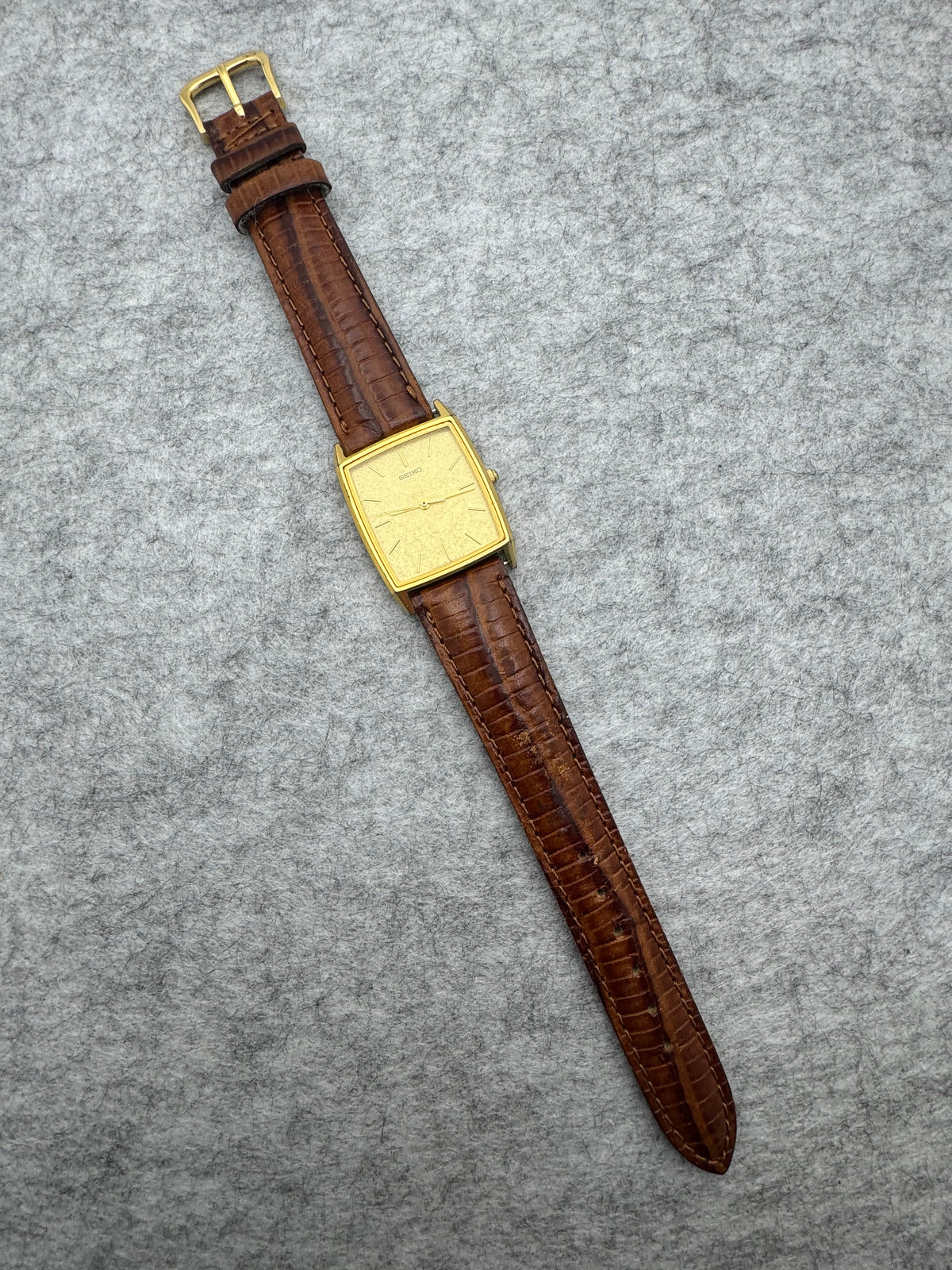 Seiko Quartz 9021-5340 – December 1985 – square, gold-colored – only 5.3 mm high – freshly serviced