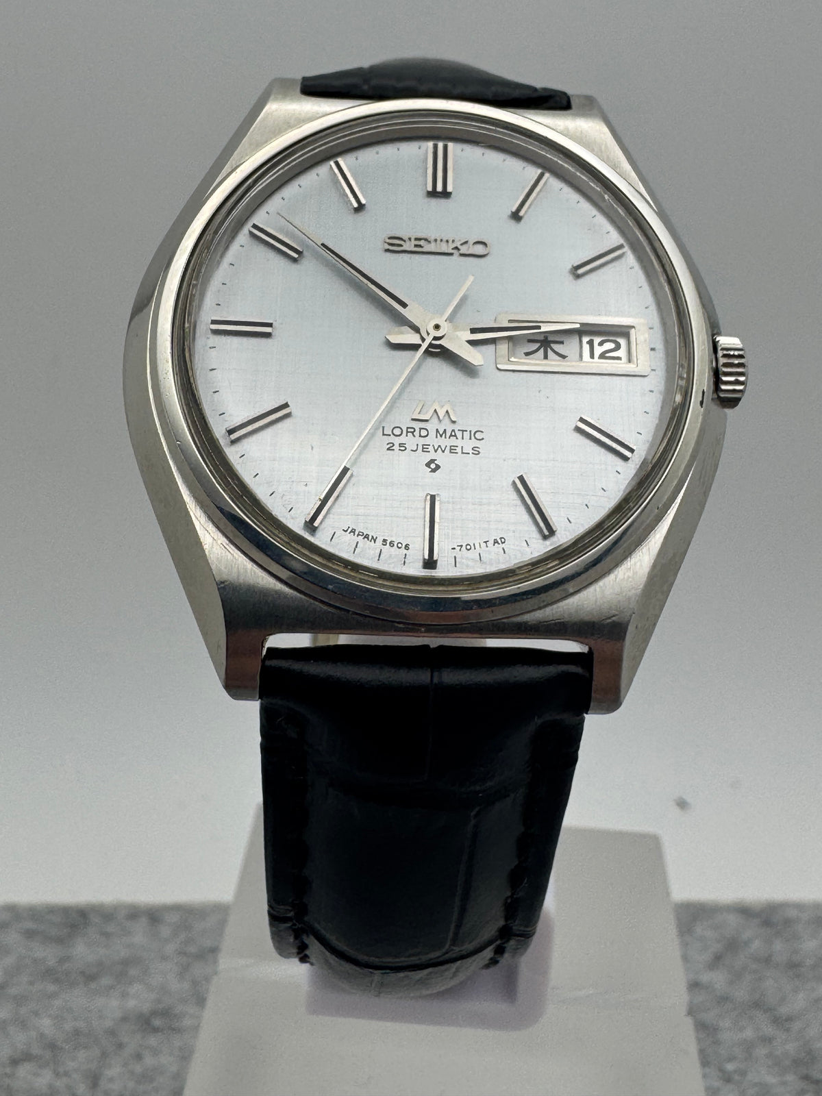 Seiko Lord Matic 5606-7010 – June 1969 – Linen Dial, Day/Date – "WATER PROOF" Caseback – Serviced