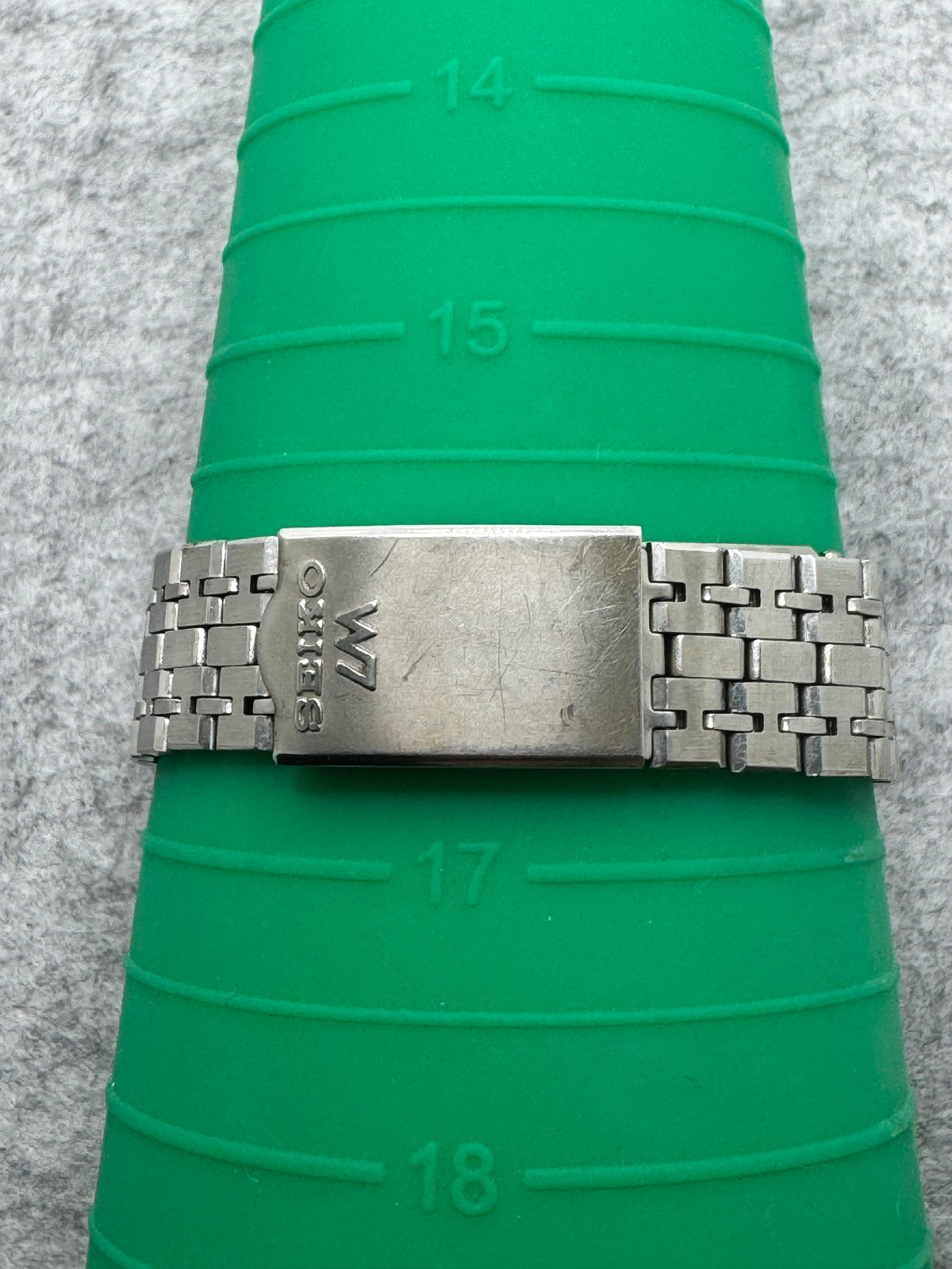 Seiko Lord Matic 5606-8110 – Automatic – July 1975 – green textured dial – freshly serviced