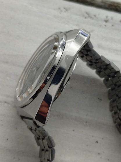 Seiko 5 Sports 6119-6020 – Calibre 6119, 21 rubis, Suwa Seikosha – lunette interne via la couronne, « Water 70 Proof » – novembre 1968 – fraîchement révisée