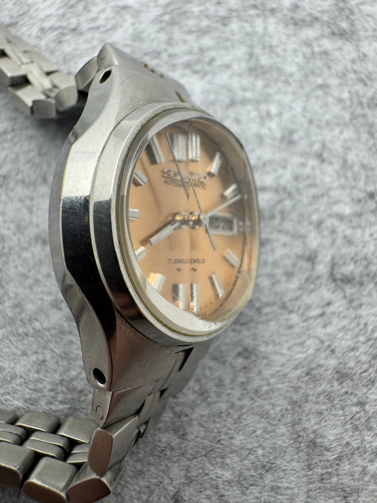 Seiko Automatic 2206-0580 Ladies Watch – Hi-Beat – October 1974 – Salmon Sunburst Dial