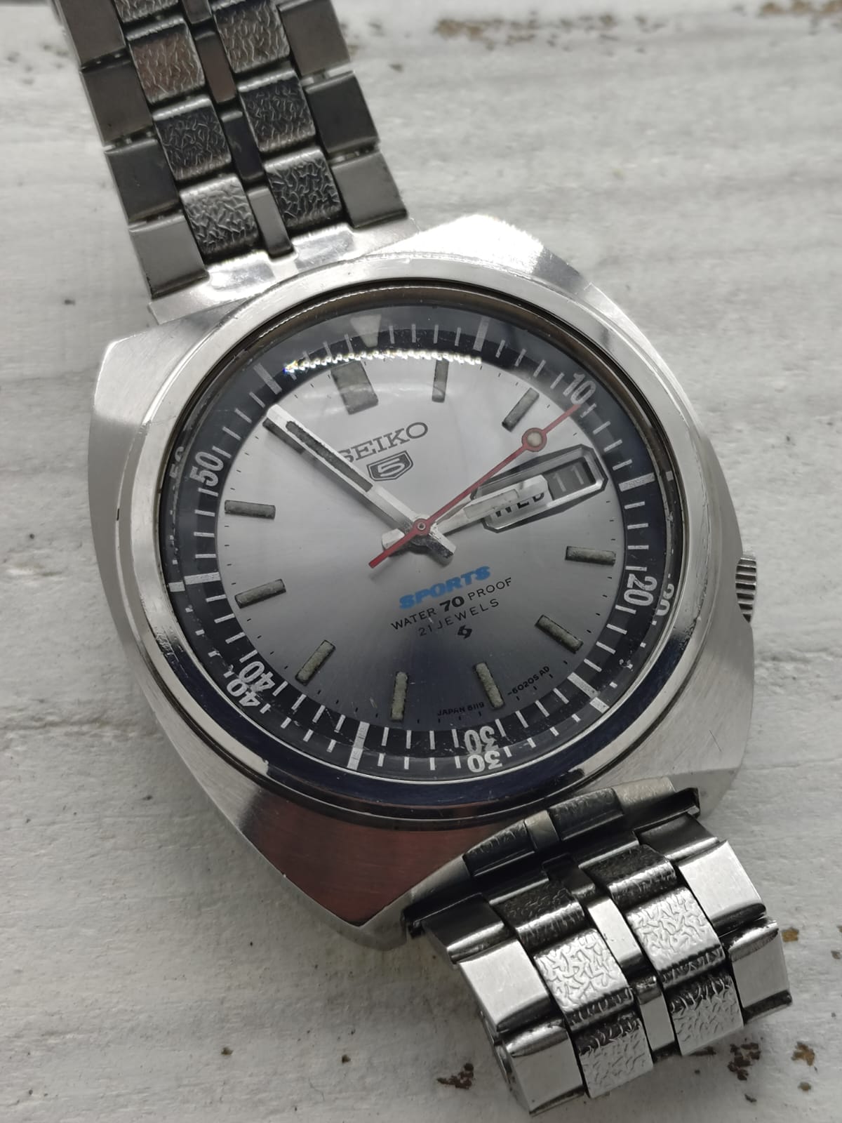 Seiko 5 Sports 6119-6020 – Calibre 6119, 21 rubis, Suwa Seikosha – lunette interne via la couronne, « Water 70 Proof » – novembre 1968 – fraîchement révisée