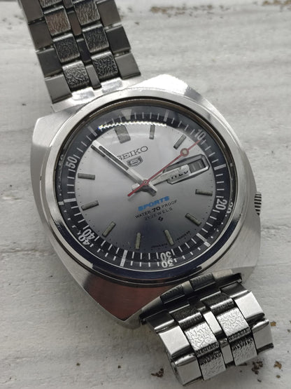 Seiko 5 Sports 6119-6020 – Calibre 6119, 21 rubis, Suwa Seikosha – lunette interne via la couronne, « Water 70 Proof » – novembre 1968 – fraîchement révisée