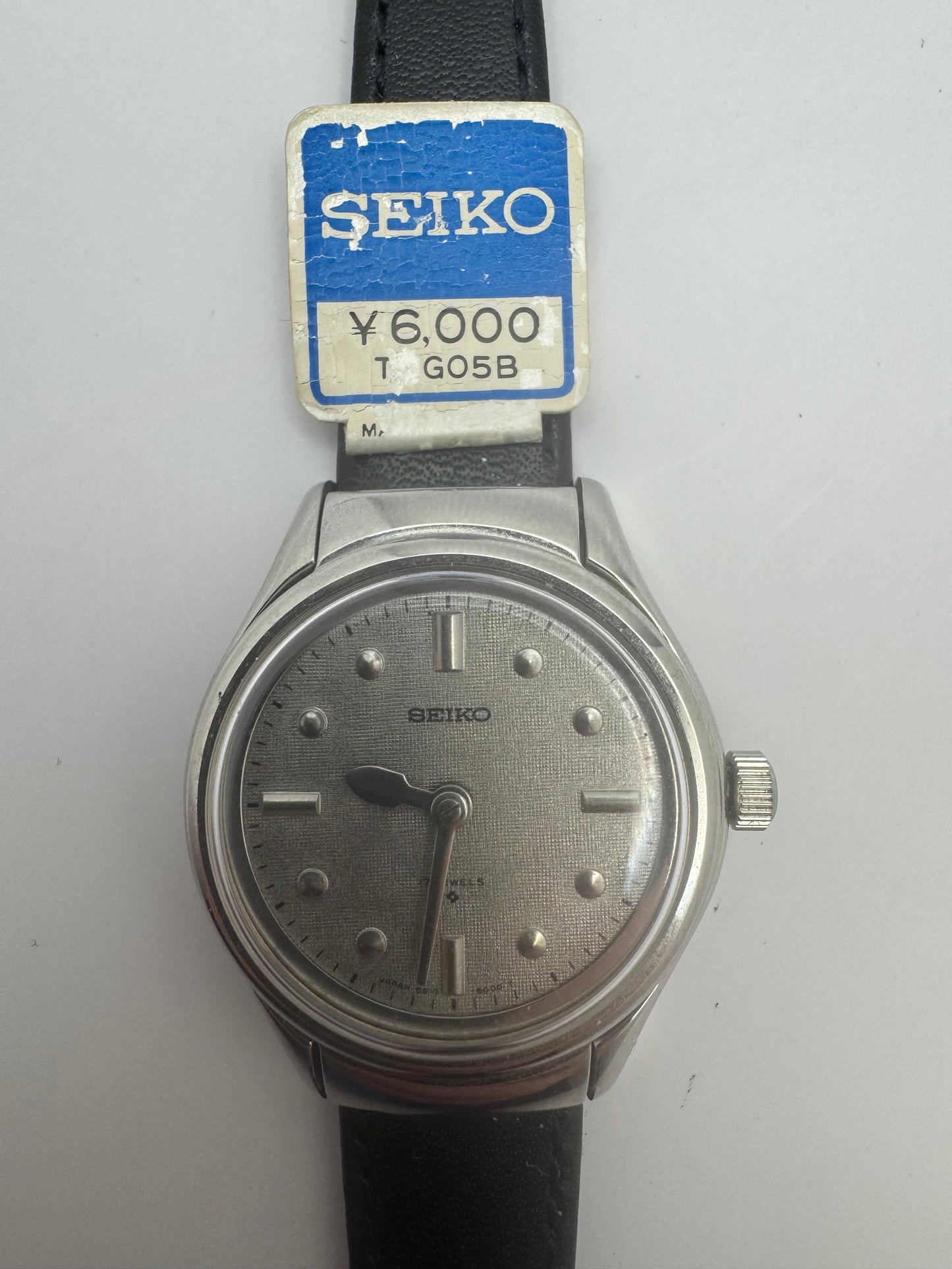 Rarität: Seiko Blindenuhr Ref. 6618-6000 (November 1975) – NOS mit Original-Preisanhänger