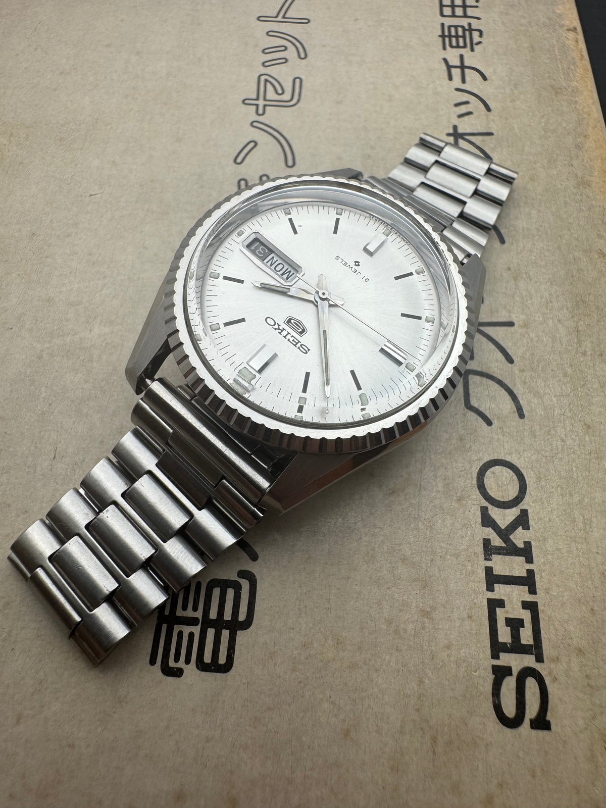 Seiko 5 – Réf. 6119-8031 – Calibre 6119, 21 rubis, Suwa Seikosha – lunette cannelée – juillet 1968 – fraîchement révisée