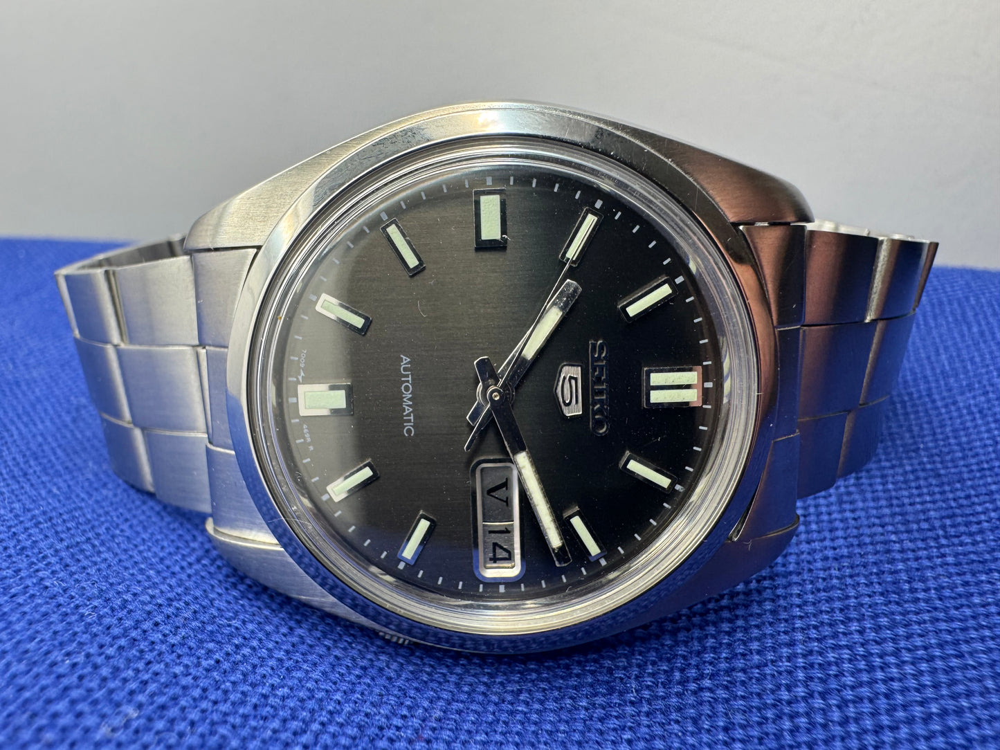 Seiko 5 Automatic Ref. 7009-821A „Roman Numeral Day Wheel" (März 1986) – komplett revidiert (Januar 2026)