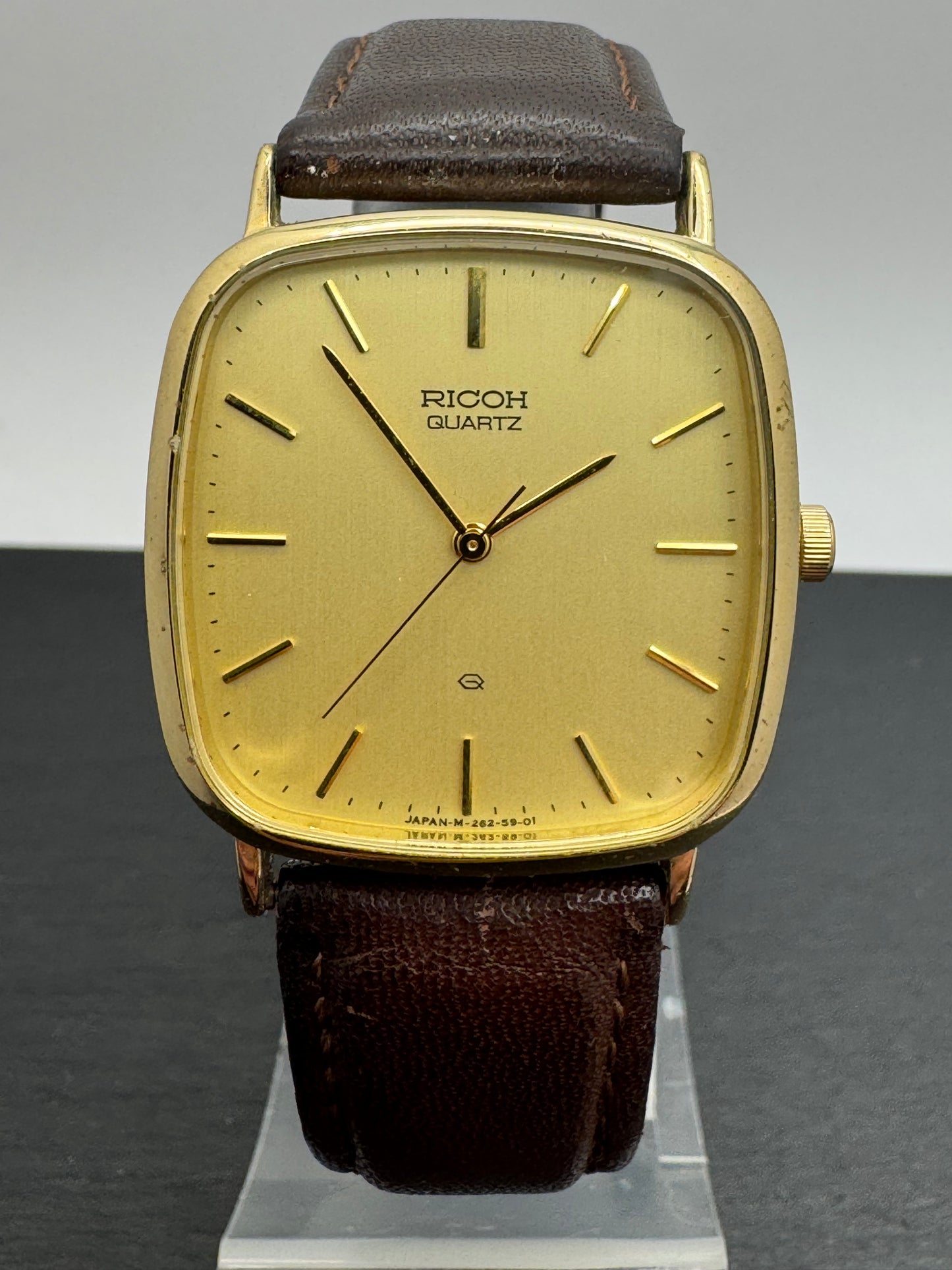 Ricoh Quartz Vintage Dress Watch Ref. 26283-4 – vergoldete rechteckige Japan-Dresswatch mit Originalbox, späte 1980er