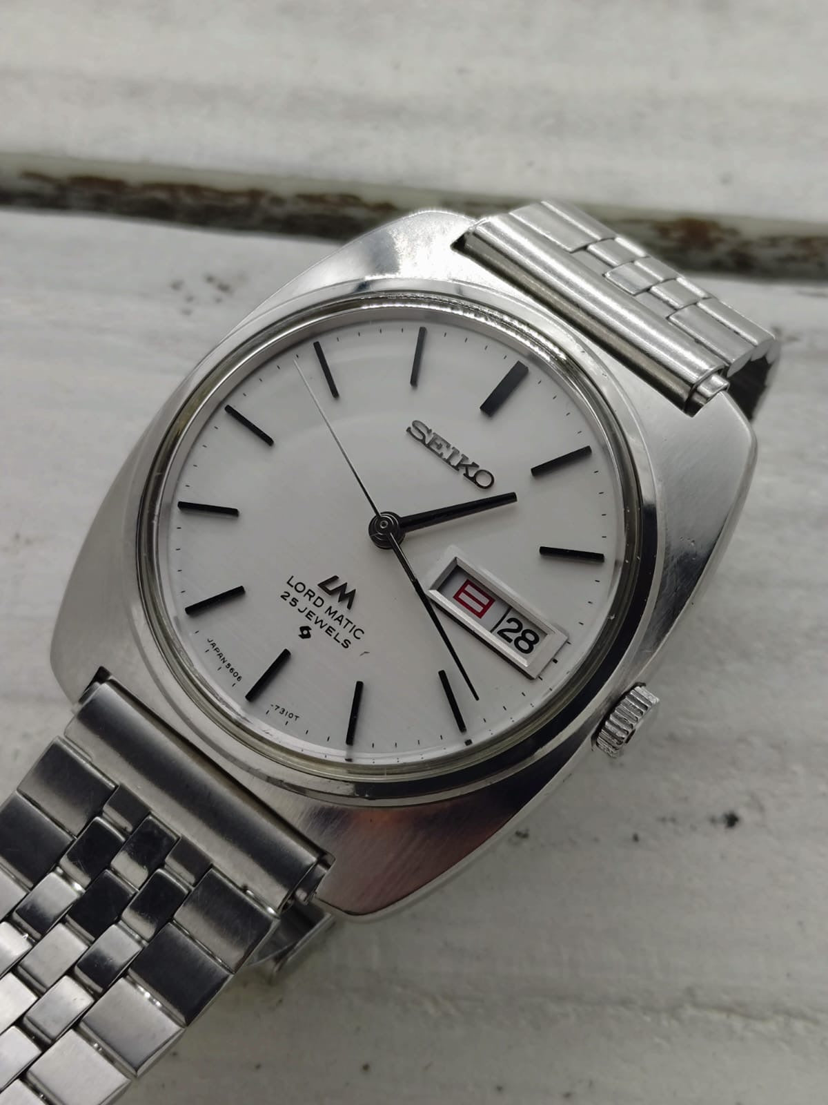 Seiko Lord Matic 5606-7130 – Caliber 5606, 25 jewels, Suwa Seikosha – Linen dial, monocoque case – July 1970 – freshly serviced
