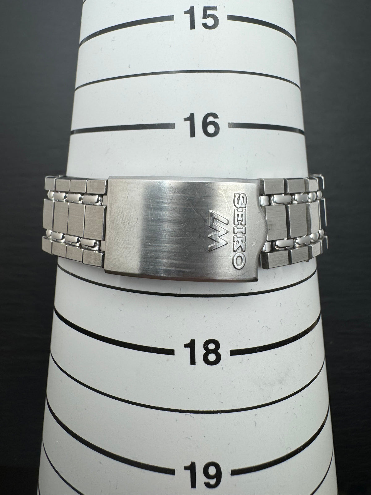 Seiko Lord Matic 5606-7230 – Calibre 5606, 25 rubis, Suwa Seikosha – cadran bleu, verre à neuf facettes, bracelet en acier d'origine – août 1972 – révisée récemment