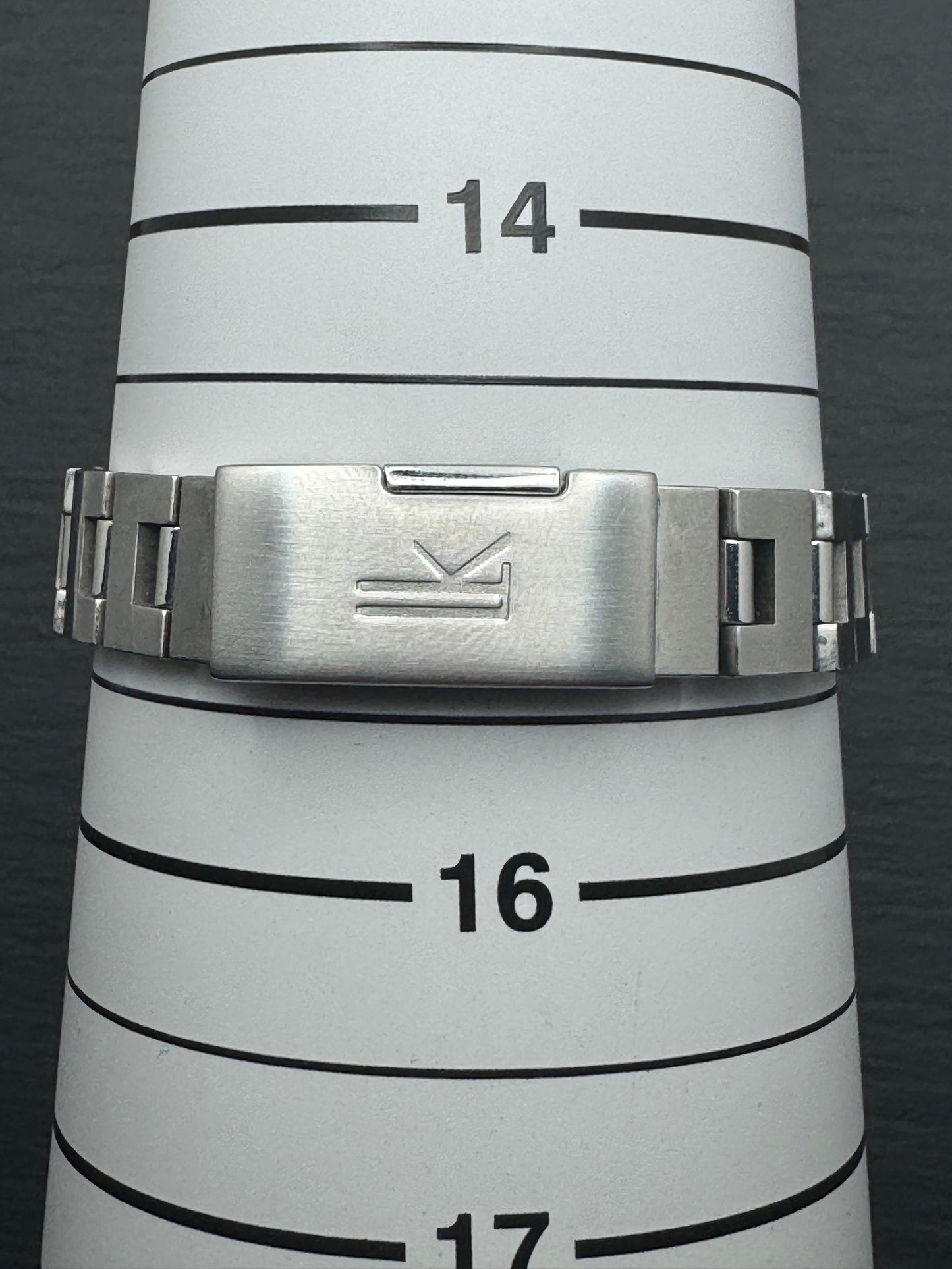 Seiko Lucia Quarz-Damenuhr (Ref. 4N21-1180), Dezember 1999, silbernes Zifferblatt, Original-Stahlarmband mit Ersatzgliedern