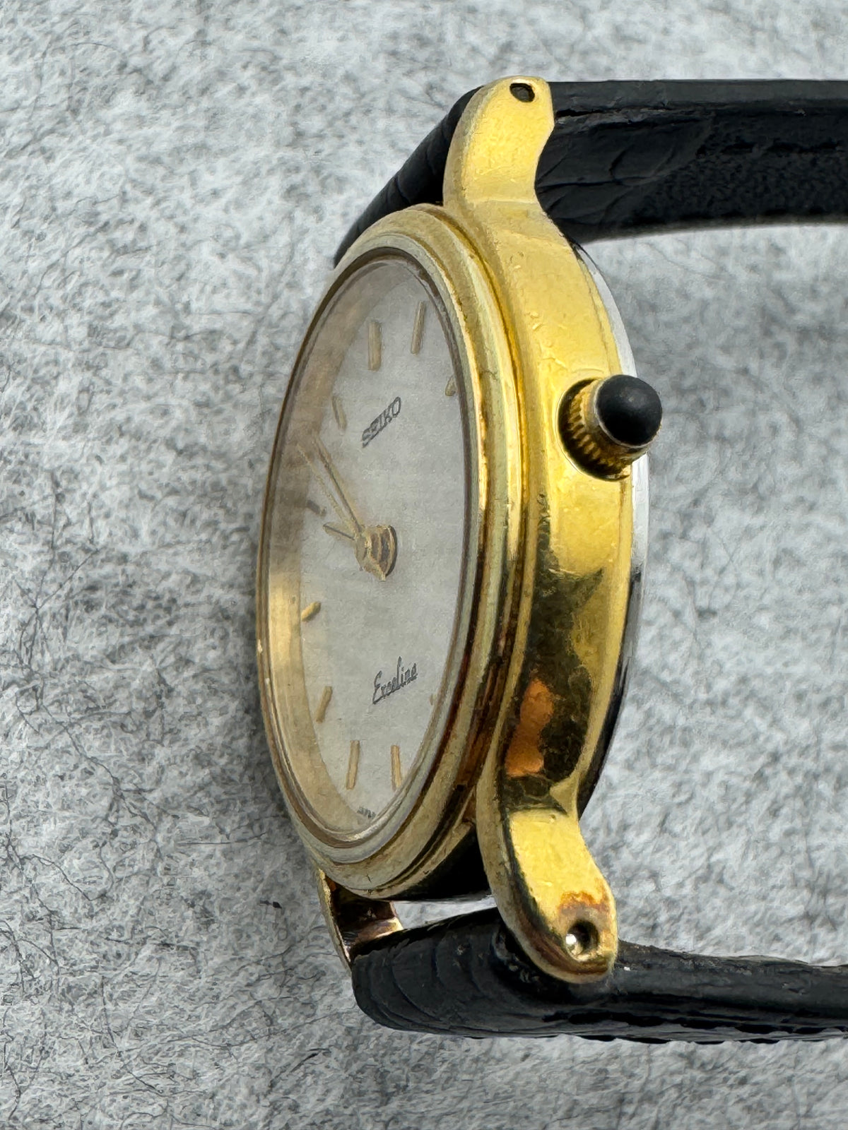 Seiko Exceline – Novembre 1986 – montre femme plaquée or avec couronne cabochon – Réf. 7321-0440