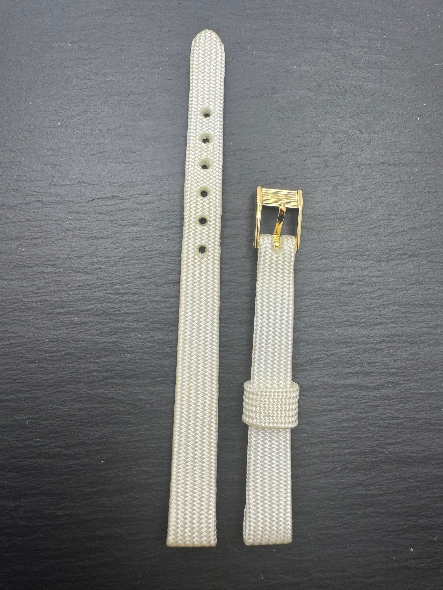 Vintage NOS Textil-Armband in Creme/Weiß, 9,5 mm, goldfarbene Schließe, mit Box (Japan)