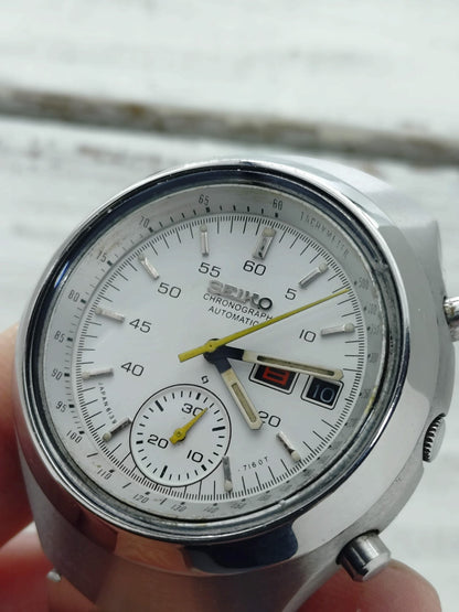 Seiko 6139 "Helmet" Automatic Chronograph – very rare white variant with yellow indices – fully serviced (2026) – original Seiko steel bracelet – non-model-correct case back