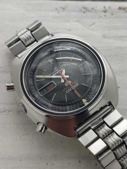Seiko 5 Sports JDM Speed-Timer 7017-6010 – Caliber 7017, flyback chronograph with inner bezel, Daini Seikosha – February 1971 – freshly serviced