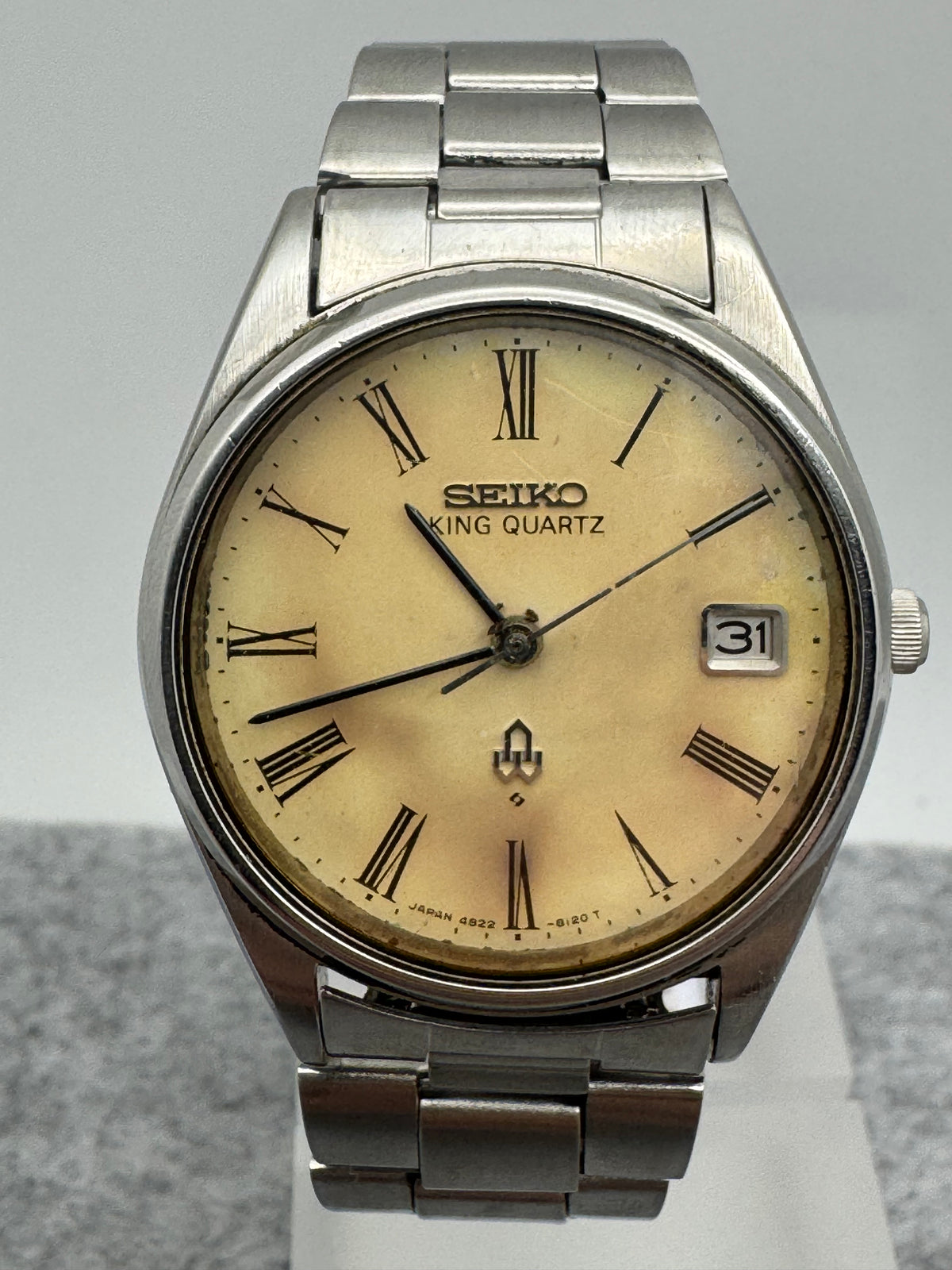 Seiko King Quartz 4822-8110 – April 1977 – römische Ziffern, cremefarbenes Zifferblatt – Originalarmband