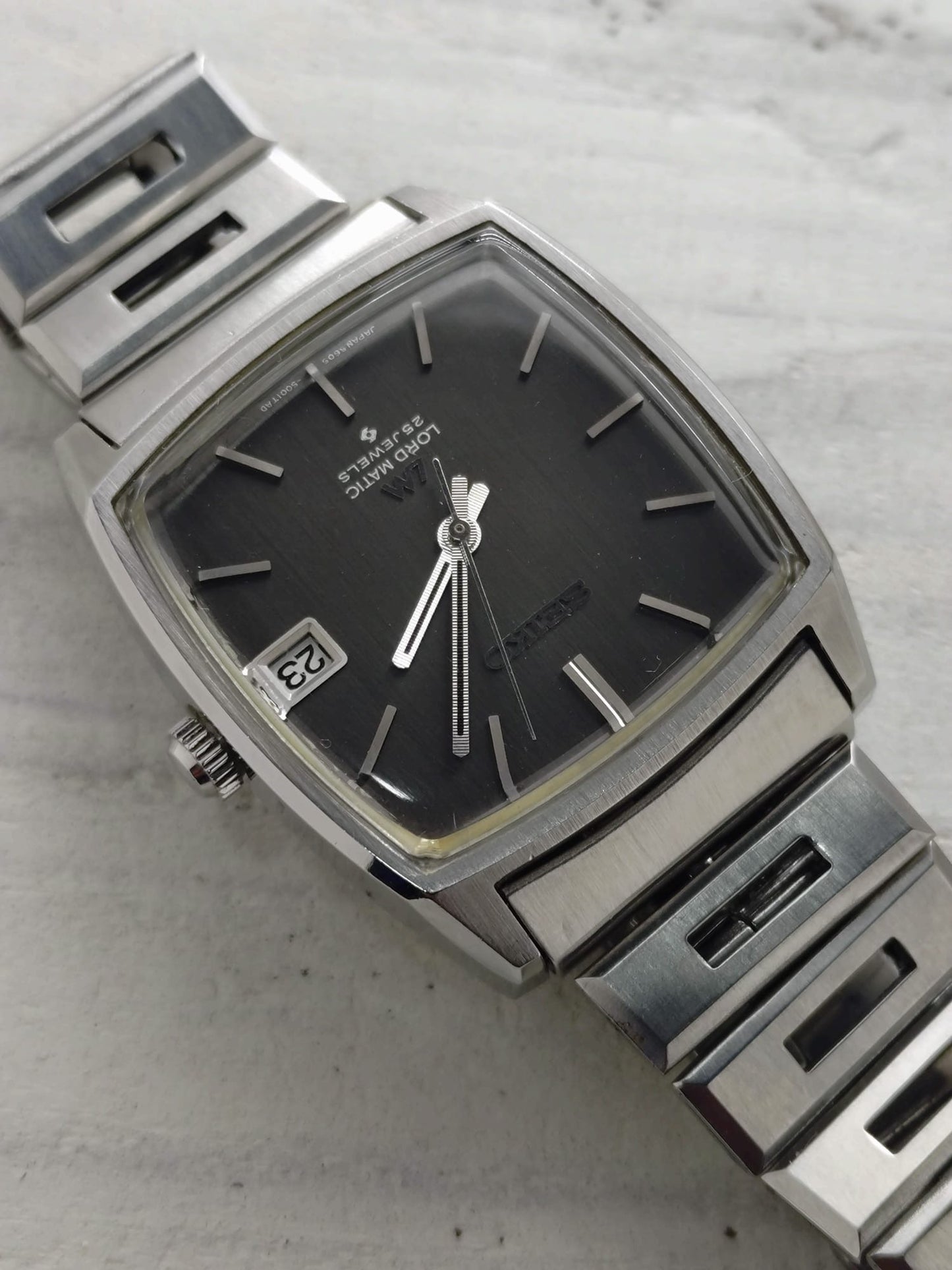 Seiko Lord Matic 5605-5000 – Graues Leinen-Zifferblatt & Original-Stahlband – 25 Jewels, Dezember 1969