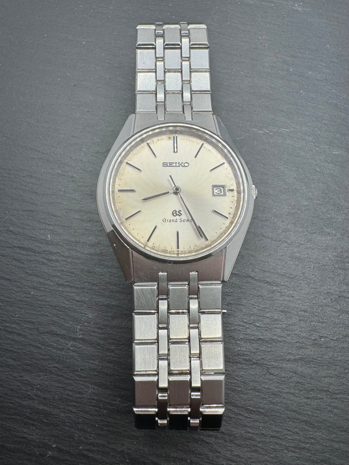 Grand Seiko 9587-8000 – Ultra Flat Quartz (November 1979, Originalband, frisch revidiert)