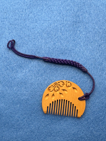 Alpe Rouenuk – Japanische Quarz-Taschenuhr mit Klappglas, Spiegelrückseite und kleinem Hon-Tsuge Kamm