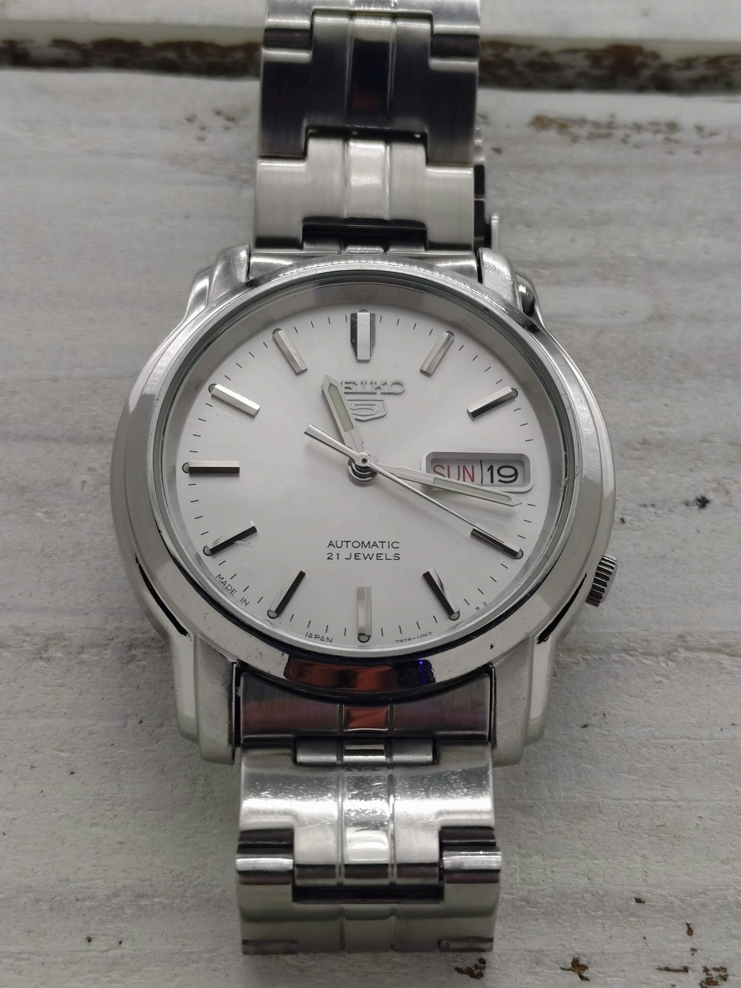 Seiko 5 Automatic SNKL81 (7S26-03S0) -ca. 2005-2010 – Silbernes Sunburst-Zifferblatt & Tag/Datum – 21 Jewels, Made in Japan