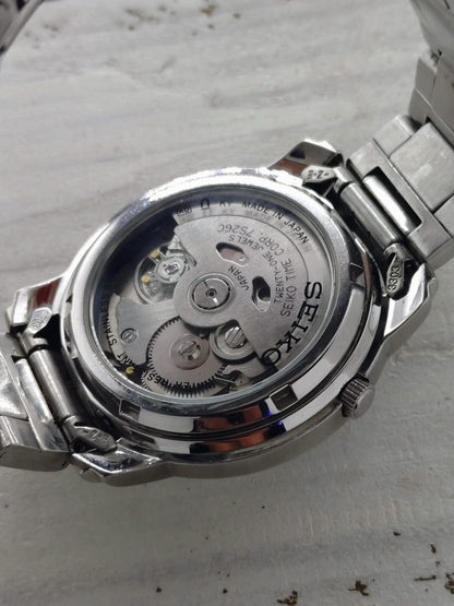 Seiko 5 Automatic SNKL81 (7S26-03S0) -ca. 2005-2010 – Silbernes Sunburst-Zifferblatt & Tag/Datum – 21 Jewels, Made in Japan