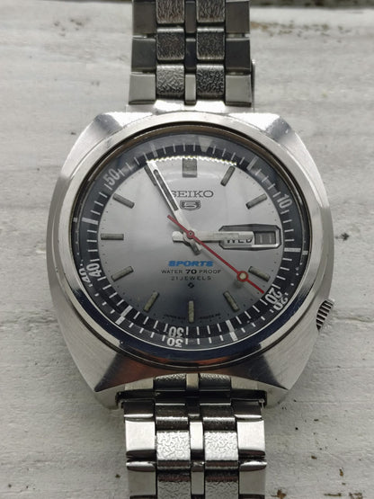 Seiko 5 Sports 6119-6020 – Calibre 6119, 21 rubis, Suwa Seikosha – lunette interne via la couronne, « Water 70 Proof » – novembre 1968 – fraîchement révisée