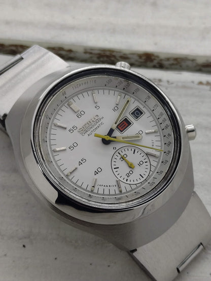 Seiko 6139 "Helmet" Automatic Chronograph – very rare white variant with yellow indices – fully serviced (2026) – original Seiko steel bracelet – non-model-correct case back