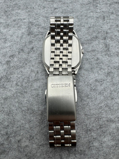 Citizen Quarz 5500-S023211 – November 1994 – quadratisches Gehäuse, Tag/Datum, 10 bar – originales Stahlarmband