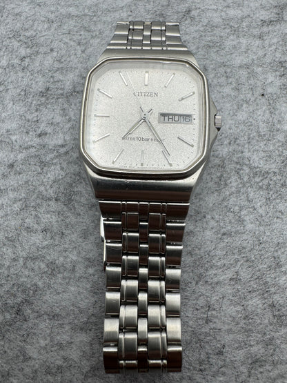 Citizen Quarz 5500-S023211 – November 1994 – quadratisches Gehäuse, Tag/Datum, 10 bar – originales Stahlarmband