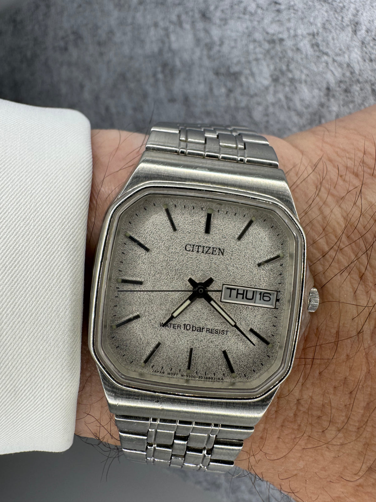 Citizen Quarz 5500-S023211 – November 1994 – quadratisches Gehäuse, Tag/Datum, 10 bar – originales Stahlarmband