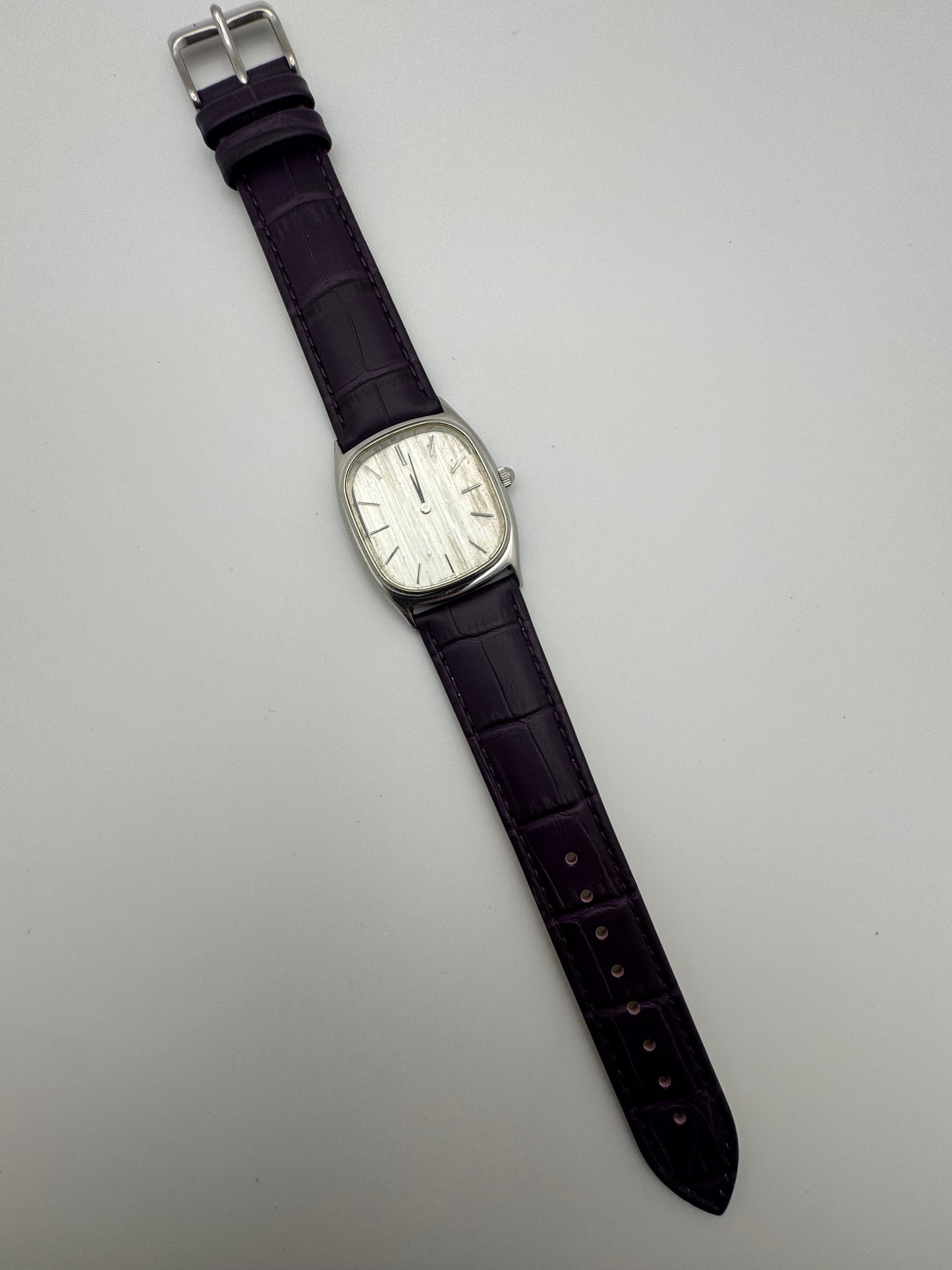 Seiko Handaufzug 2220-3530 (November 1975) – Silbernes Zifferblatt mit Patina