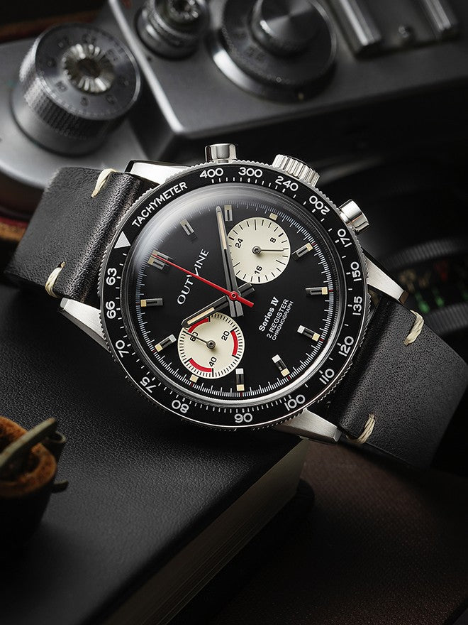 OUTLINE Chronographe à 2 compteurs Série IV « Panda inversé »