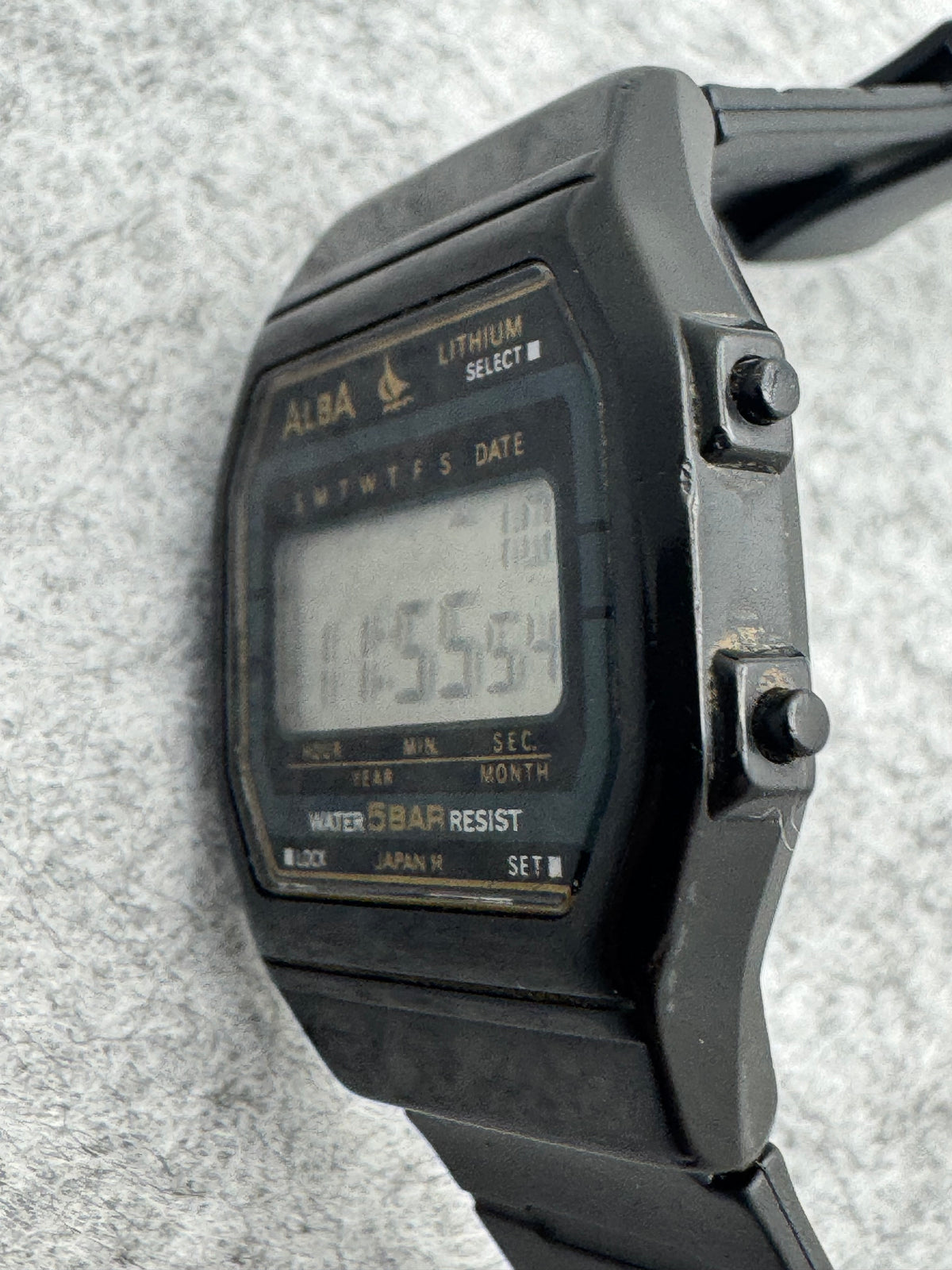 ALBA Digital W401-4160 „Lithium" – November 1990 – schwarz-goldene JDM-Digitaluhr – revidiert, neues Band