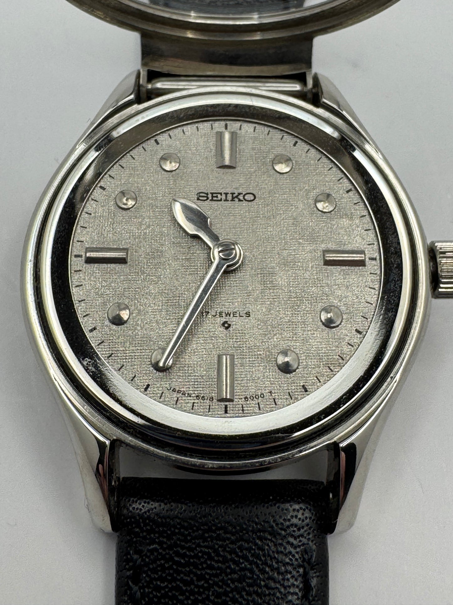 Rarität: Seiko Blindenuhr Ref. 6618-6000 (November 1975) – NOS mit Original-Preisanhänger