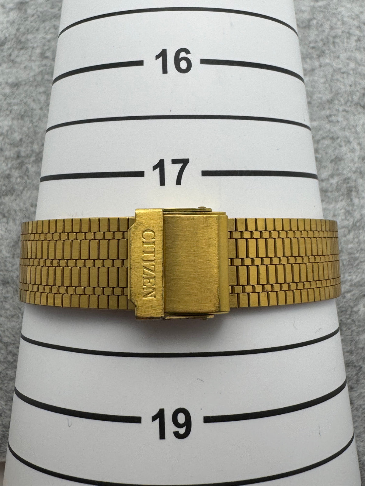 Citizen Quarz – April 1987 – achteckiges Gehäuse, goldfarben – ungetragen mit Originalarmband