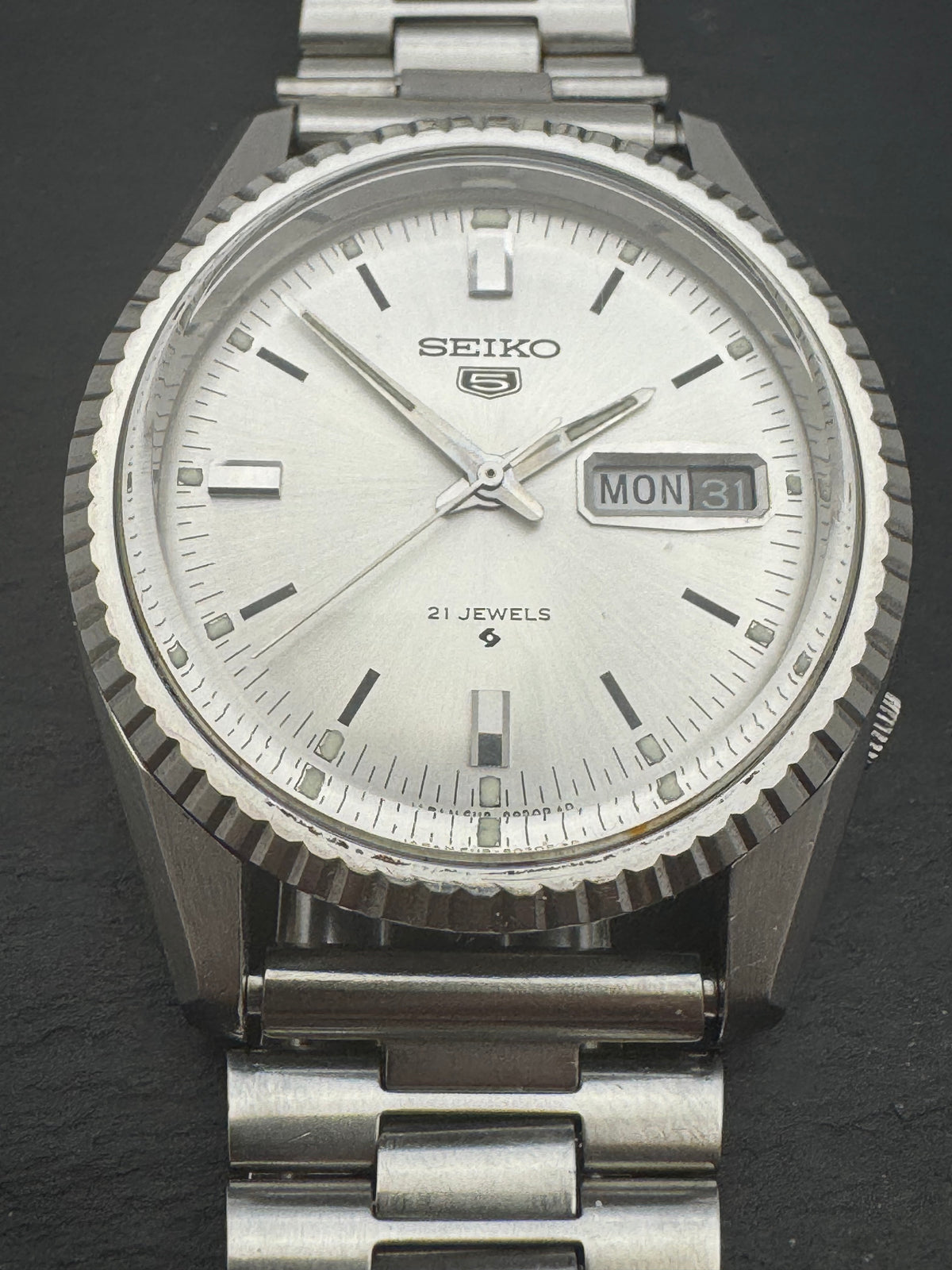 Seiko 5 – Réf. 6119-8031 – Calibre 6119, 21 rubis, Suwa Seikosha – lunette cannelée – juillet 1968 – fraîchement révisée