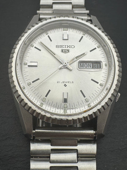 Seiko 5 – Réf. 6119-8031 – Calibre 6119, 21 rubis, Suwa Seikosha – lunette cannelée – juillet 1968 – fraîchement révisée