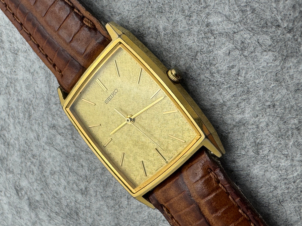 Seiko Quartz 9021-5340 – December 1985 – square, gold-colored – only 5.3 mm high – freshly serviced