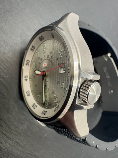Kentex JSDF S455M – Japan Maritime Self-Defense Force Toolwatch mit strukturiertem Zifferblatt