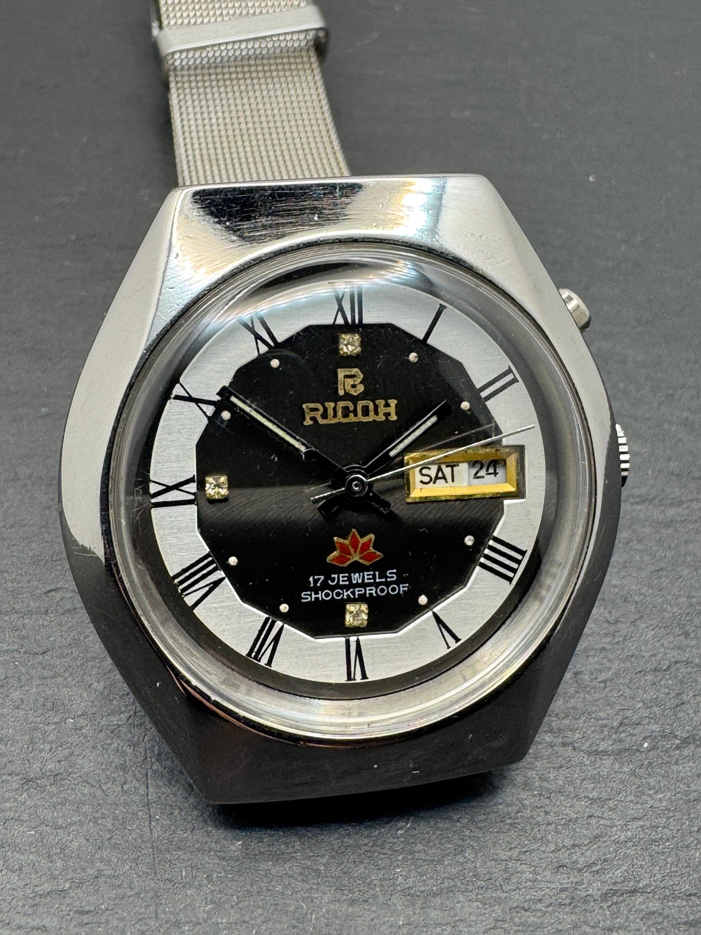 Ricoh Automatic Day-Date, 17 Jewels, schwarzes Zifferblatt mit römischer Minuterie, frisch in Japan revidiert
