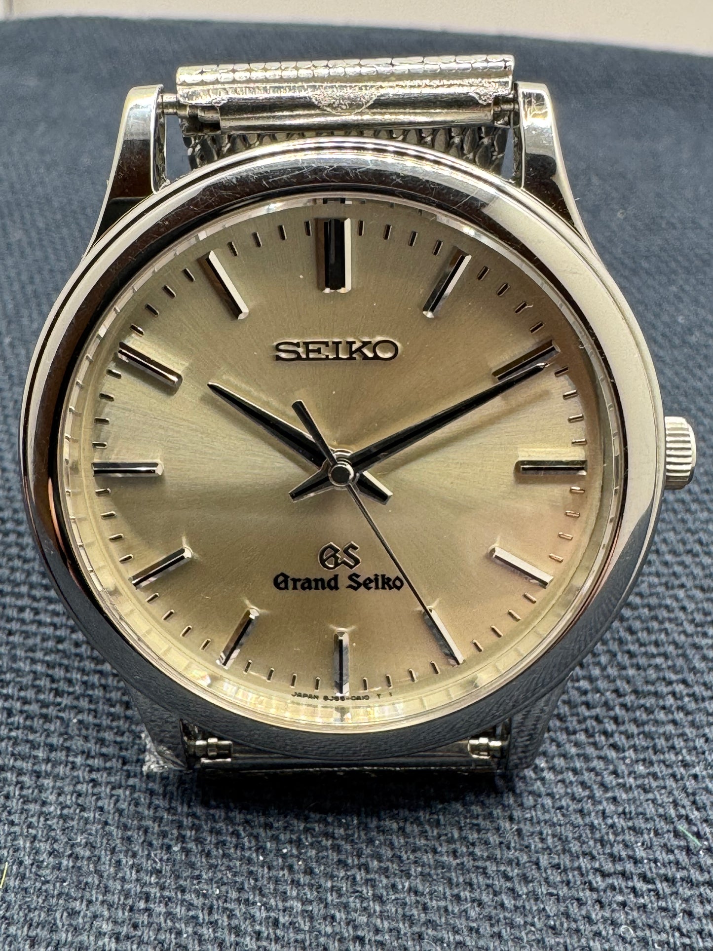 Grand Seiko 8J55-0A10 – Quarz, Champagner-Zifferblatt (Oktober 1996)