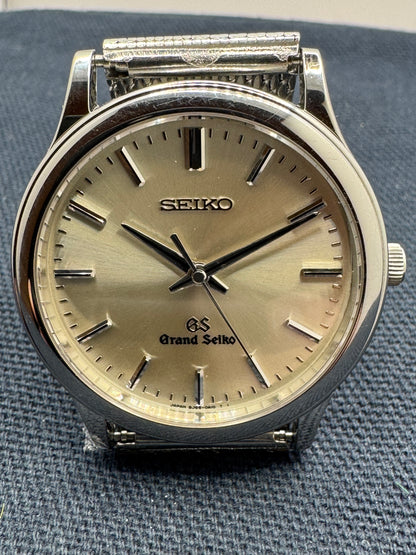Grand Seiko 8J55-0A10 – Quarz, Champagner-Zifferblatt (Oktober 1996)